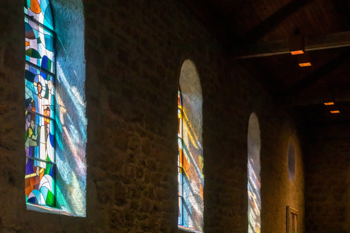 Kirche Oberwil Fenster Seitenschiff 2021